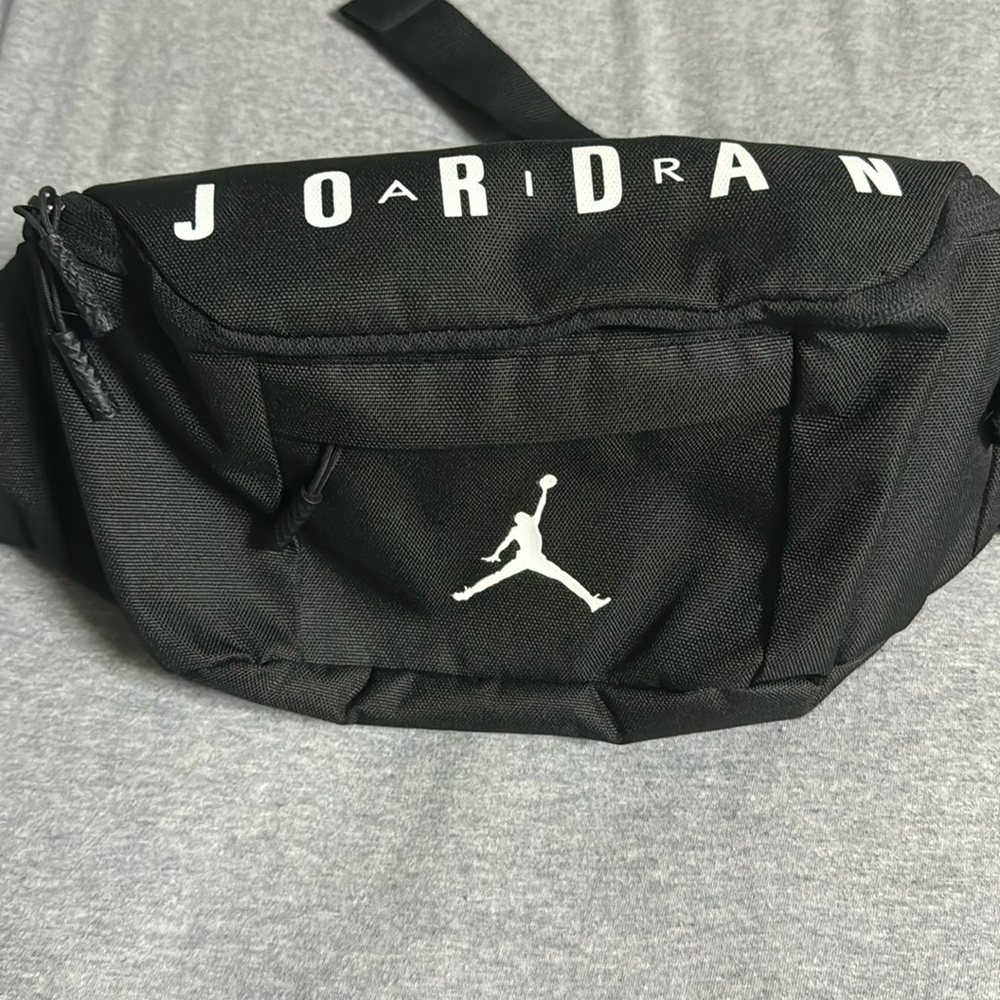 jordan black belt bag! lightly used like new no rips, holes, etc.